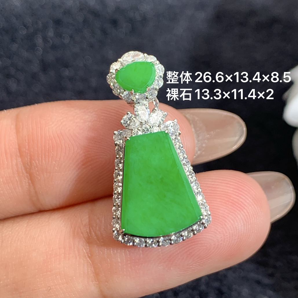 18k金镶嵌天然缅甸翡翠阳绿无事牌吊坠26.6×13.4×8.5/13.3×11.4×2