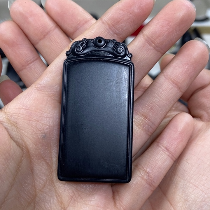 和田玉（墨玉）未镶嵌颈饰无事牌