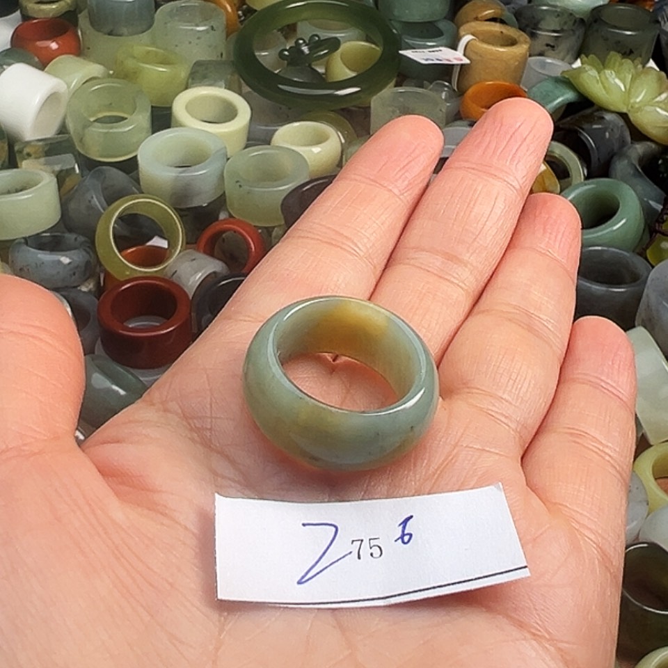 【闪购商品】未镶嵌蛇纹石玉戒指深**焙