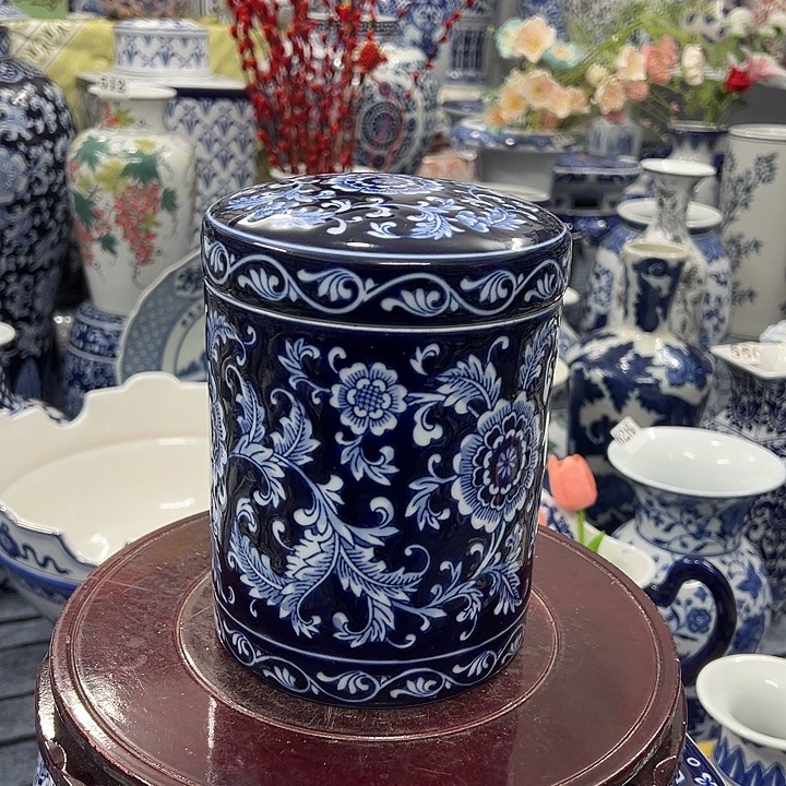 摆件青花瓷手工手绘高温釉下彩家居摆件，储物罐茶叶罐
