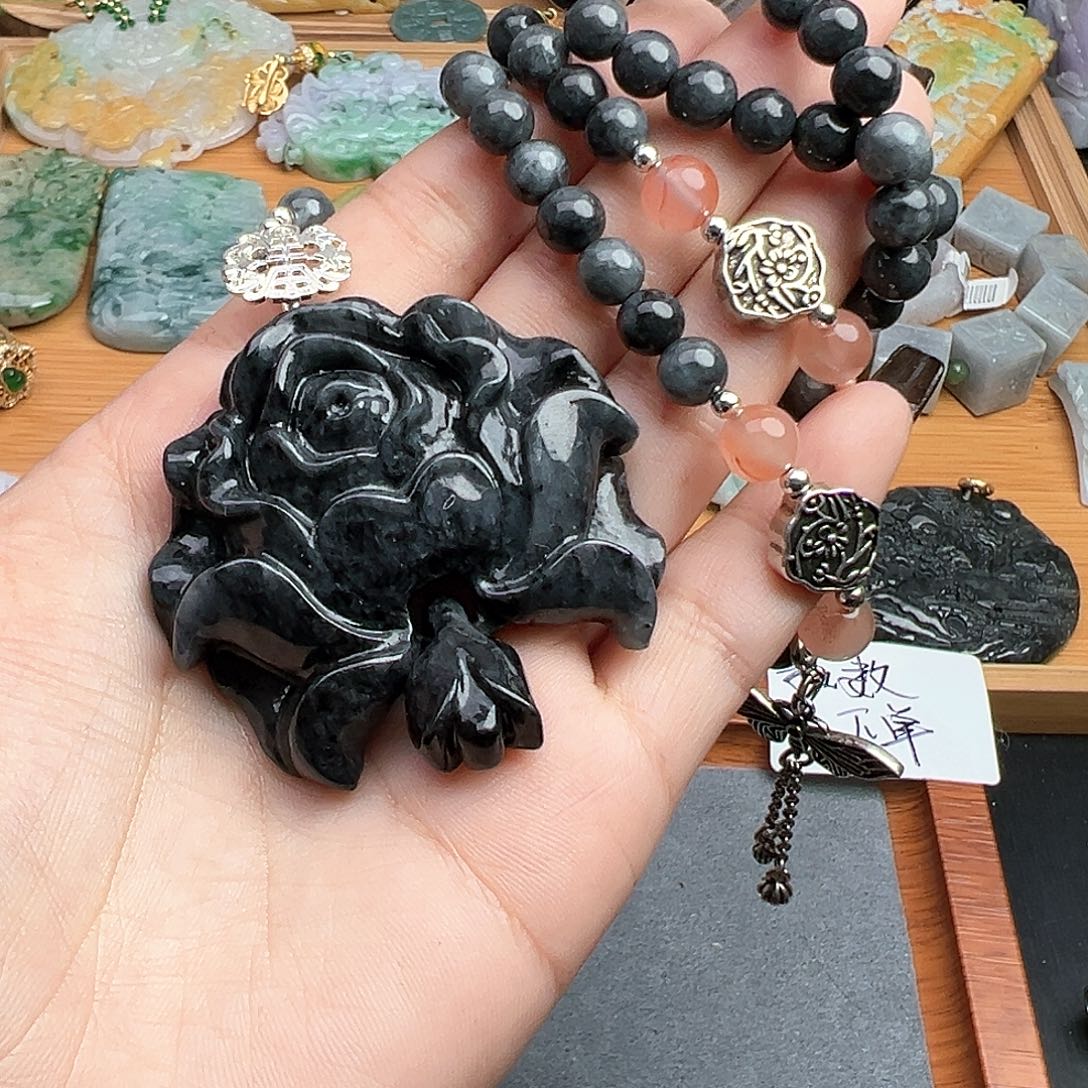 翡翠吊坠(赠链)未镶嵌吊坠65