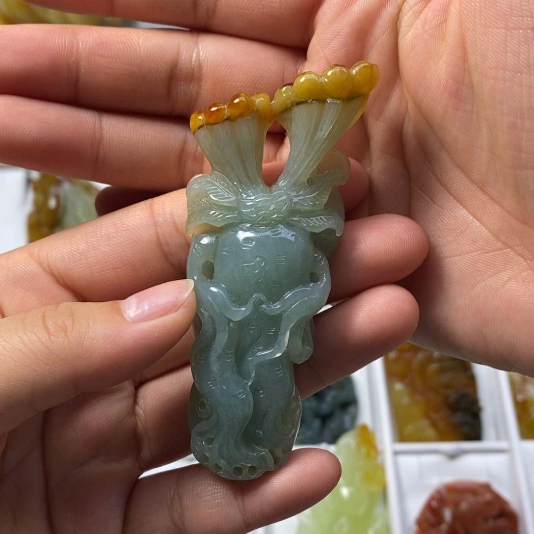 蛇纹石玉颈饰未镶嵌