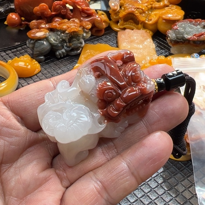 石英质玉（黄龙玉）颈饰未镶嵌