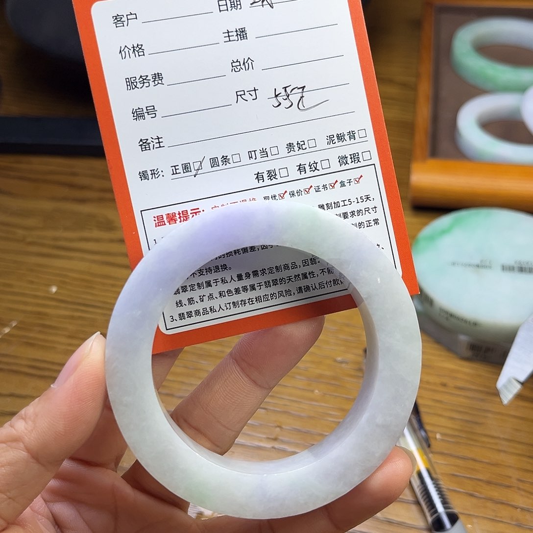 定制翡翠SZ未镶嵌一***哇翡翠手镯