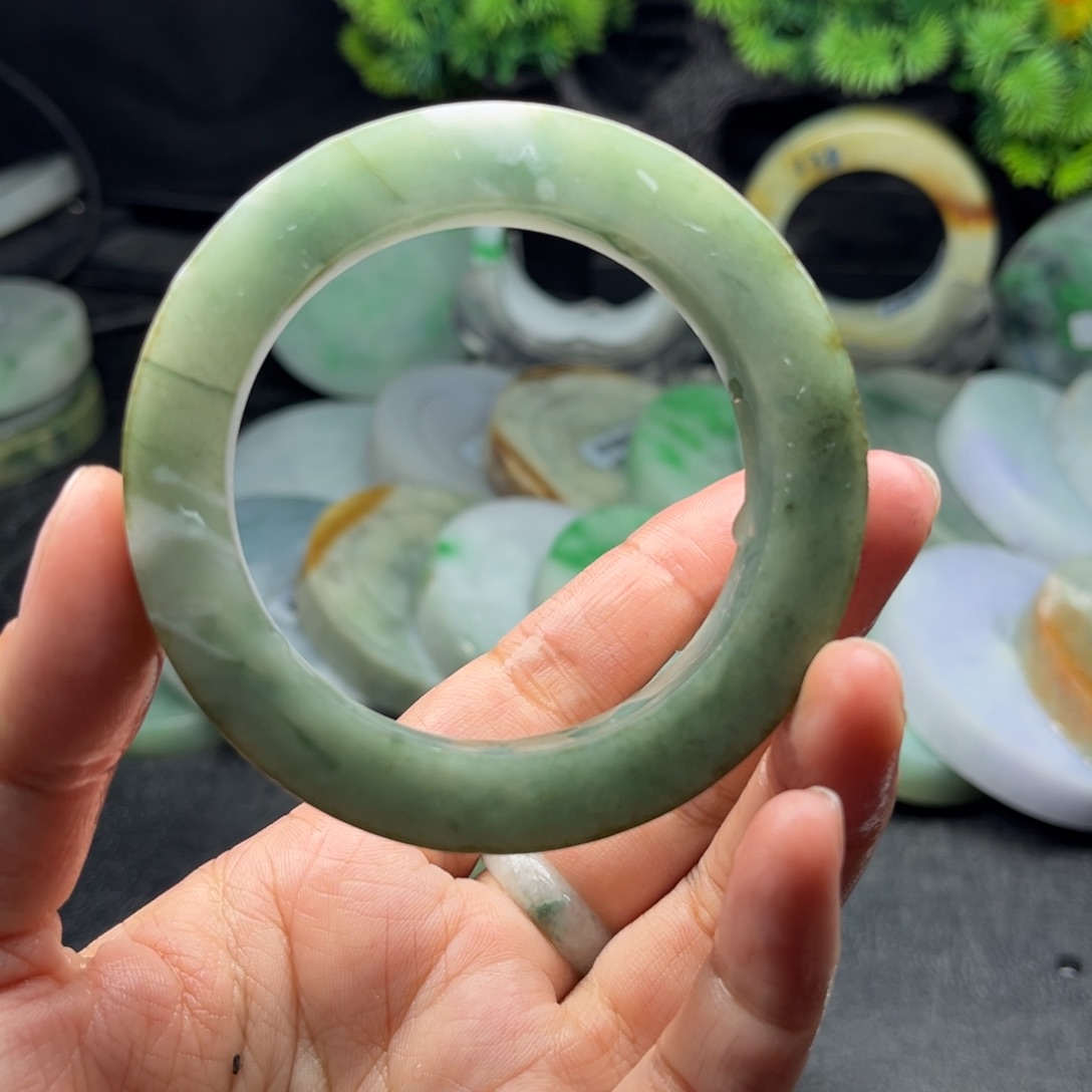 未镶嵌翡翠手镯定制翡翠