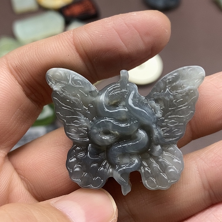 蛇纹石玉未镶嵌颈饰