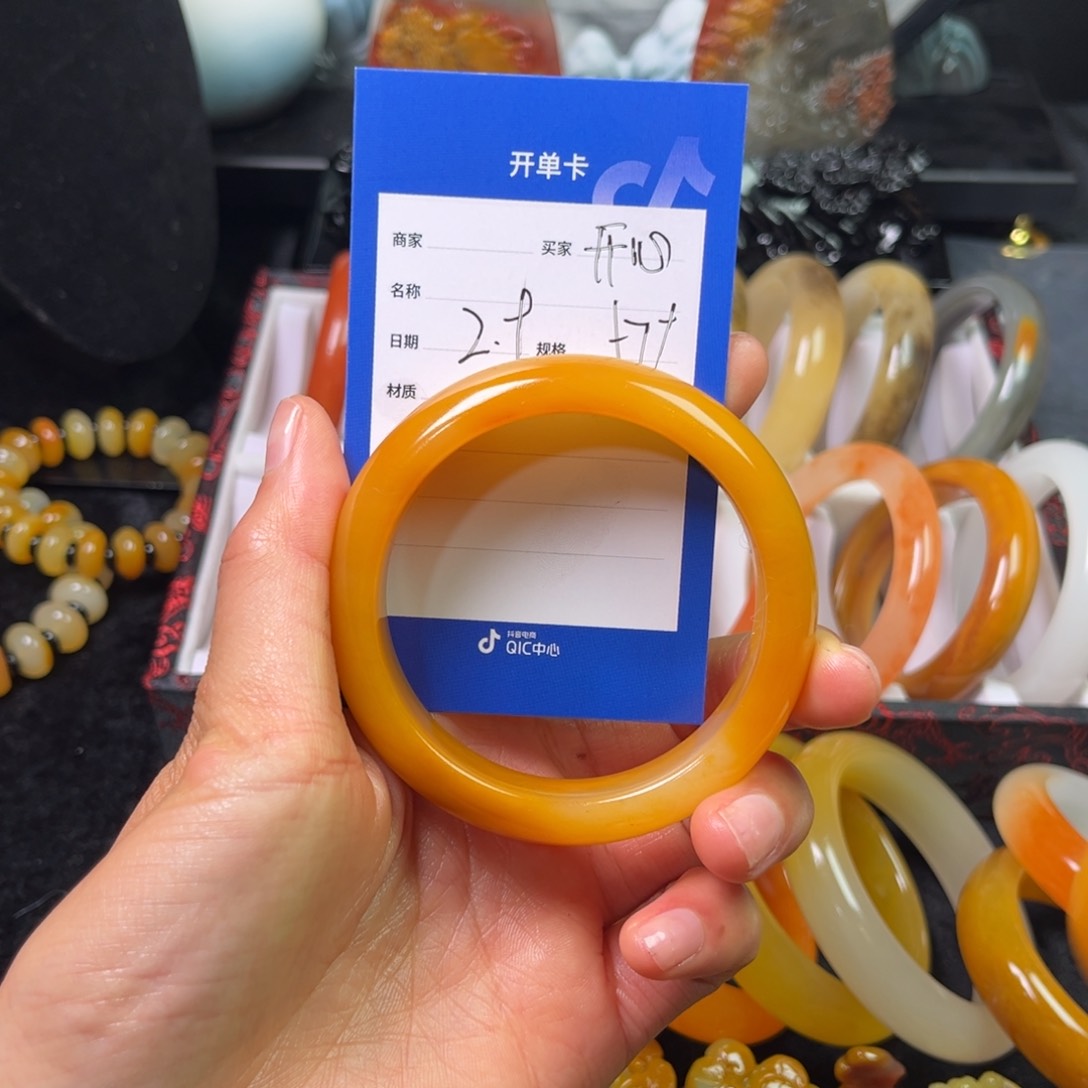 石英质玉（黄龙玉）手镯未镶嵌开*