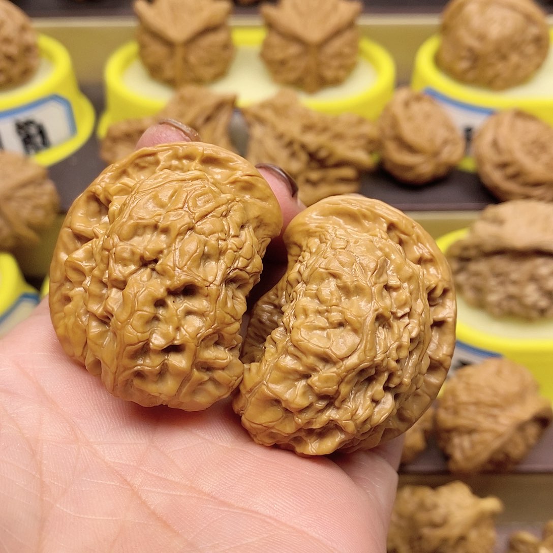 文玩核桃吊坠座山雕