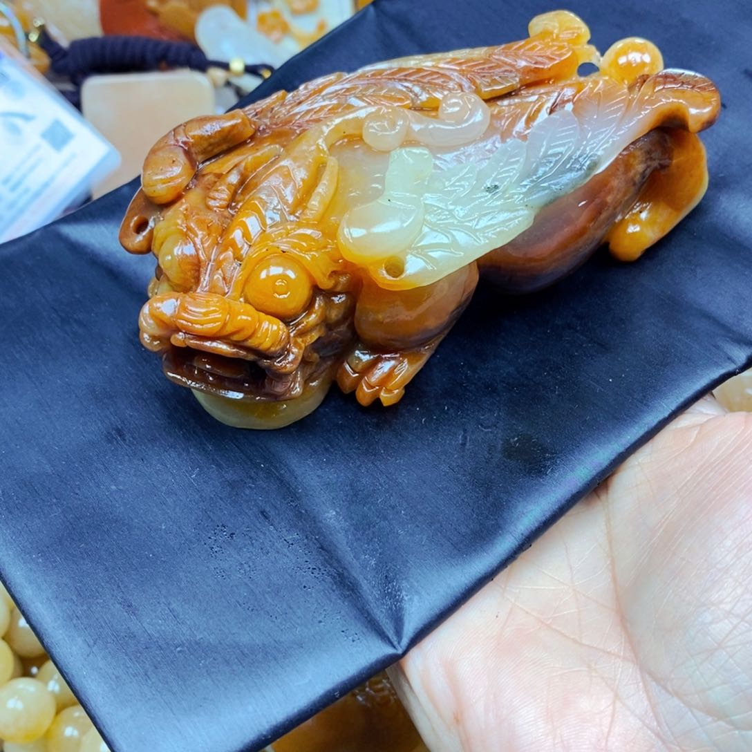 石英质玉（黄龙玉）颈饰未镶嵌