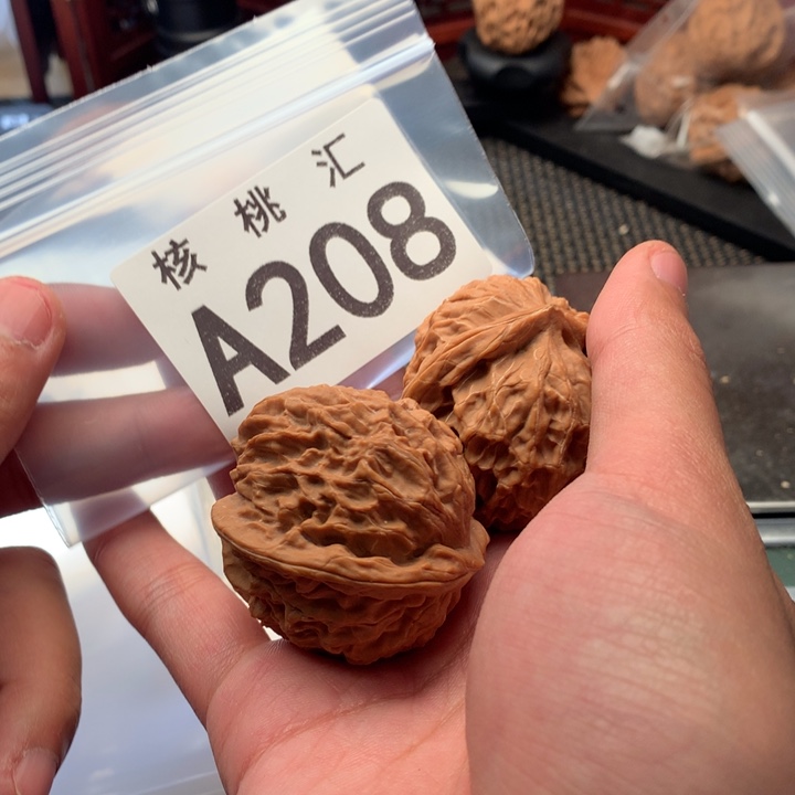 文玩核桃吊坠金麒麟