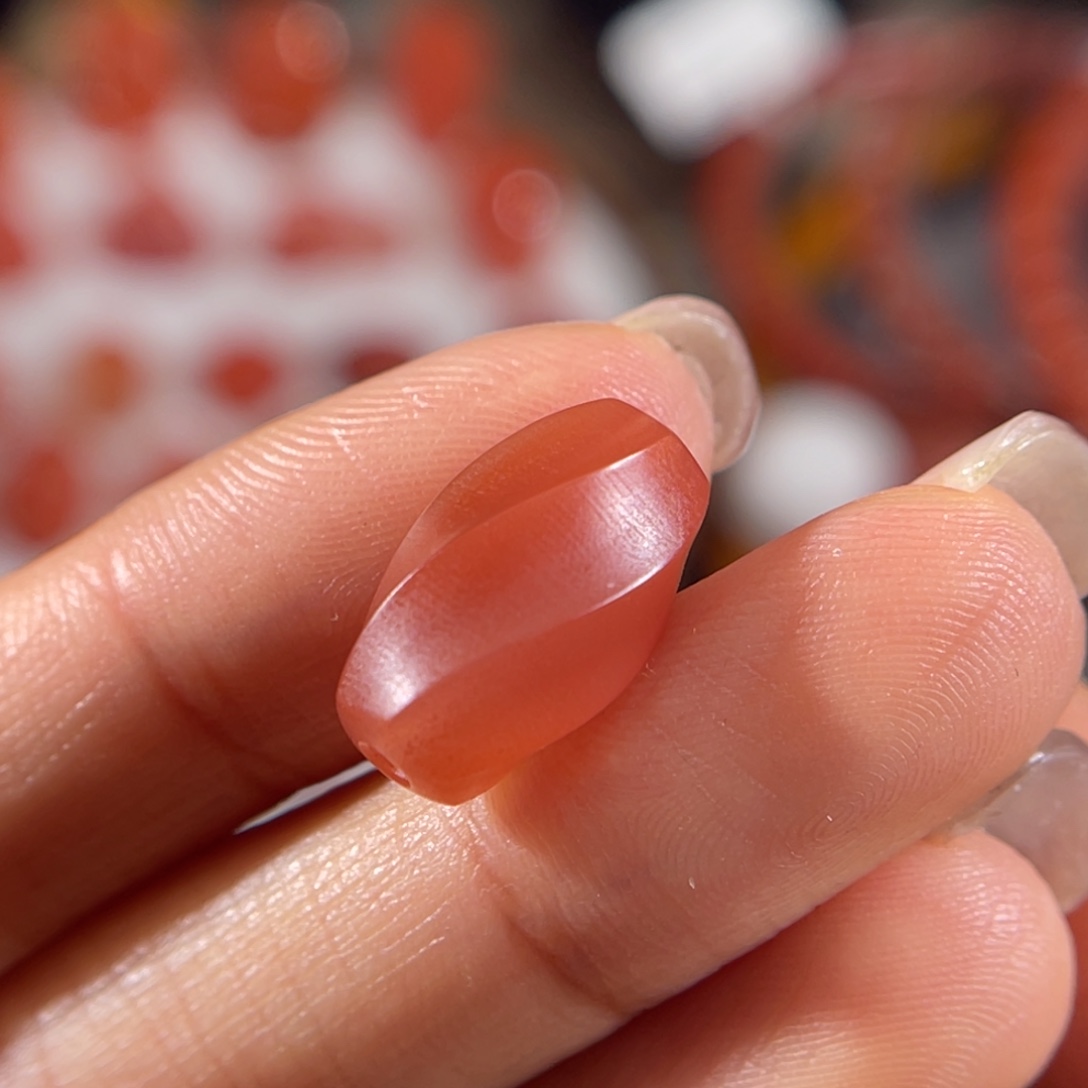 南红玛瑙未镶嵌纽棱珠 16x9.8mm 不退换