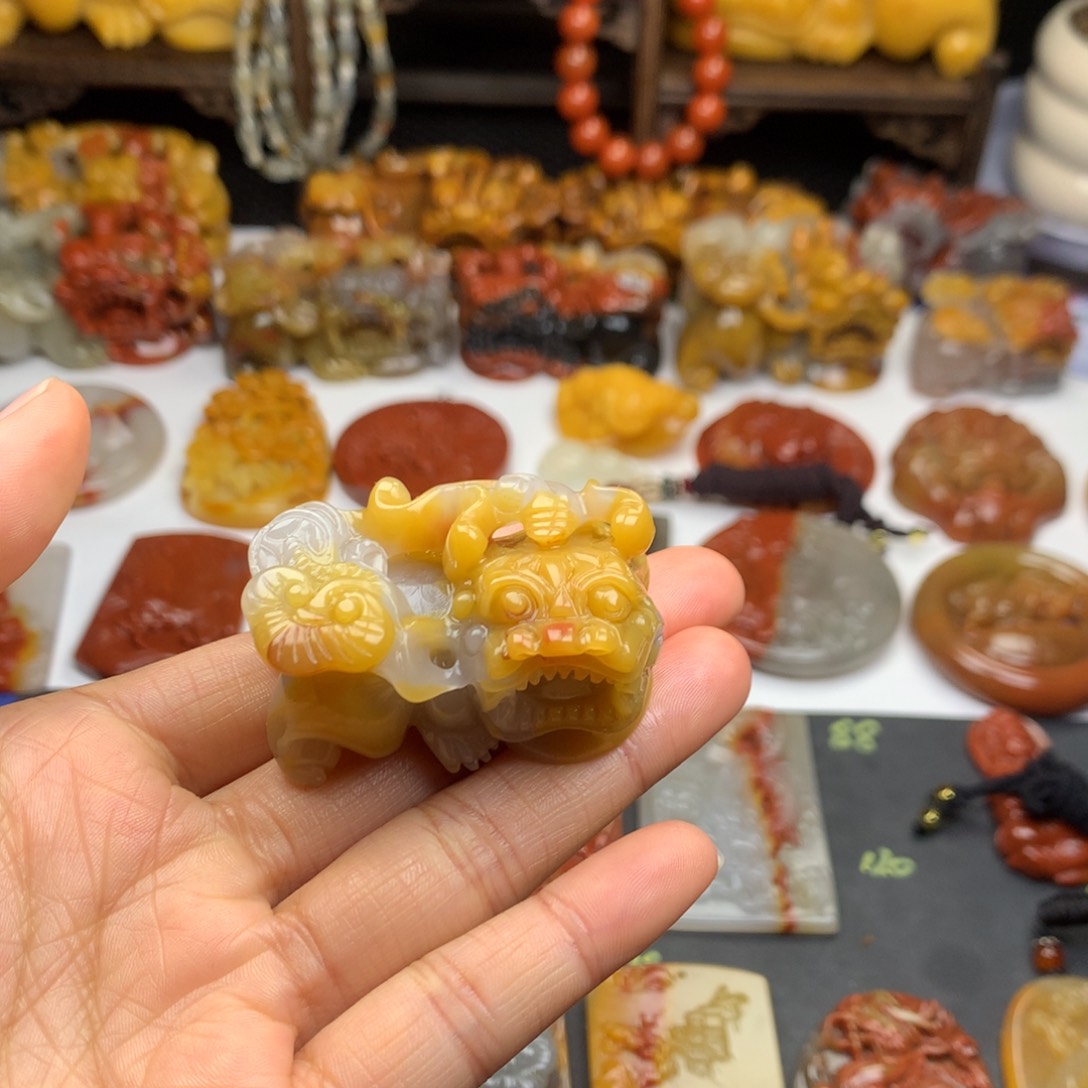 石英质玉（黄龙玉）挂件未镶嵌