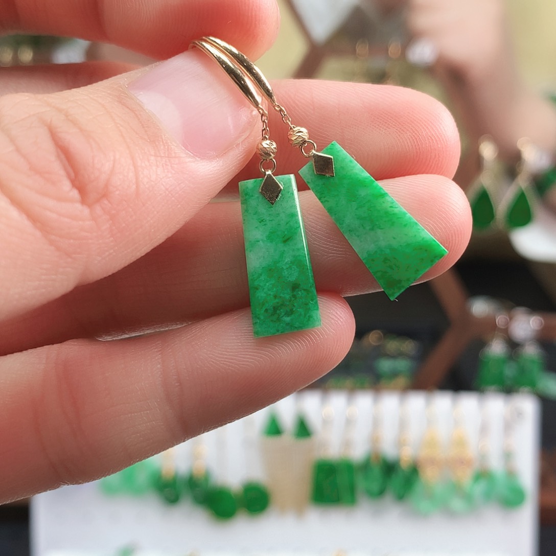 翡翠耳饰18K金镶嵌耳饰