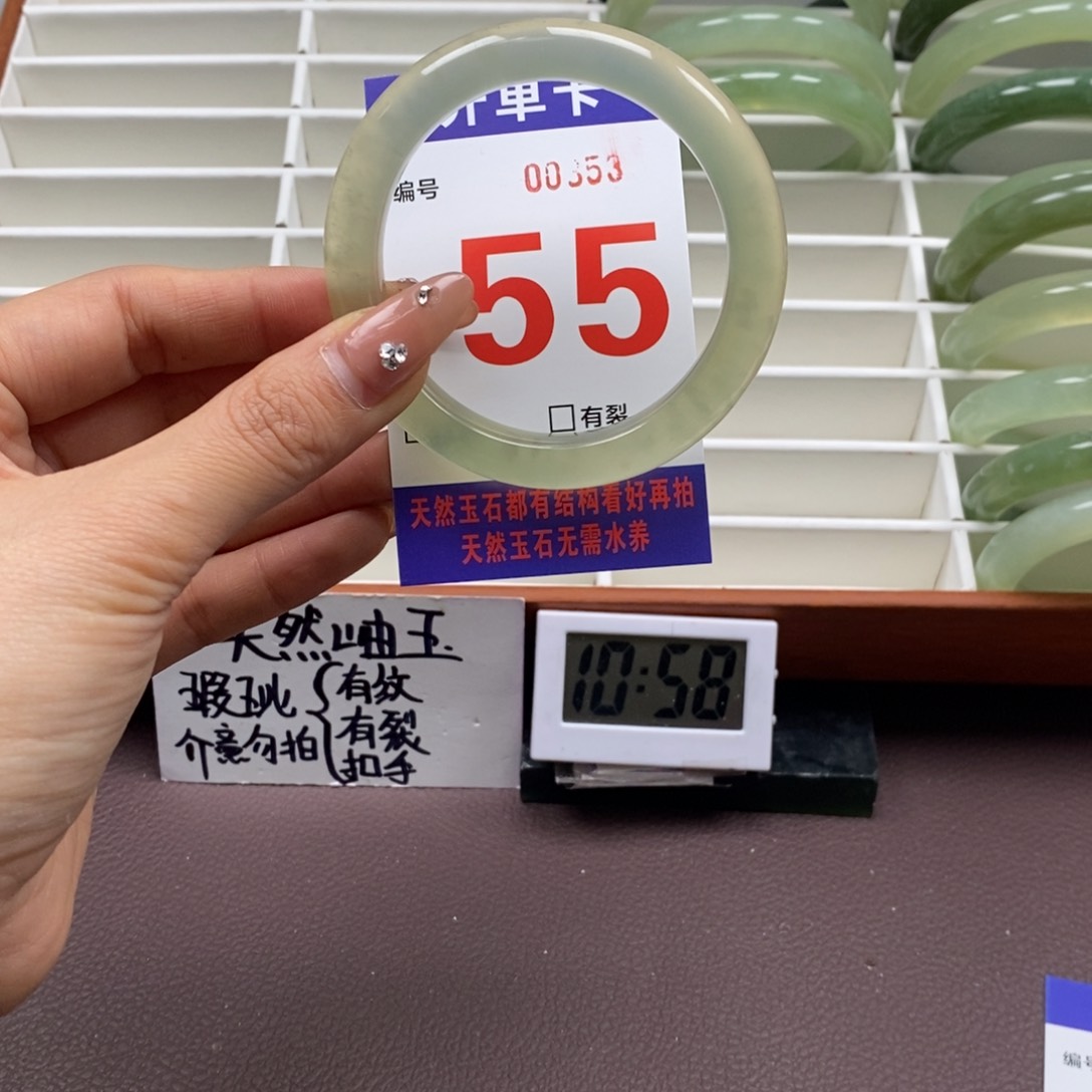 蛇纹石玉手镯未镶嵌