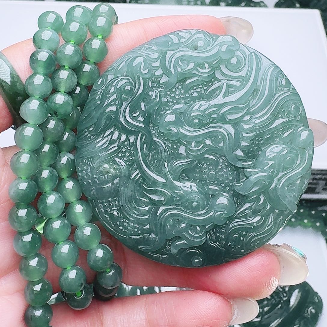 翡翠未镶嵌颈饰天然的A货翡翠多样性发其一 