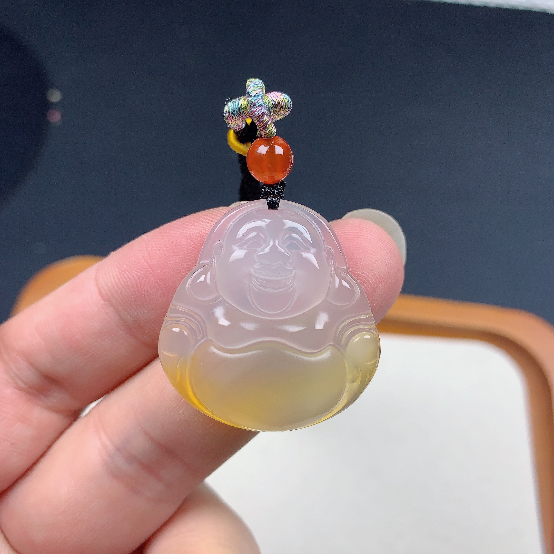 天然玛瑙一刀切肚里藏金佛公玉石吊坠