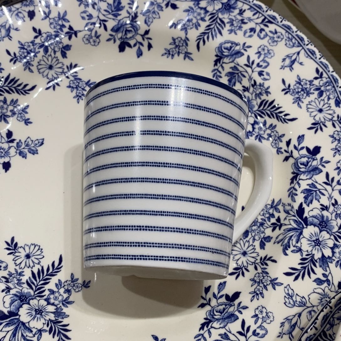 瓷微瑕条纹马克杯