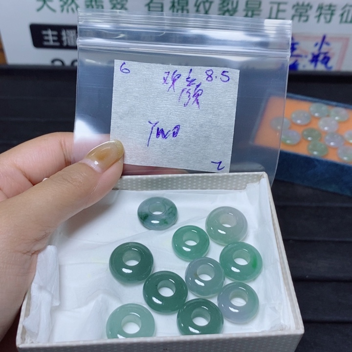 歡***顏定制翡翠未镶嵌不退