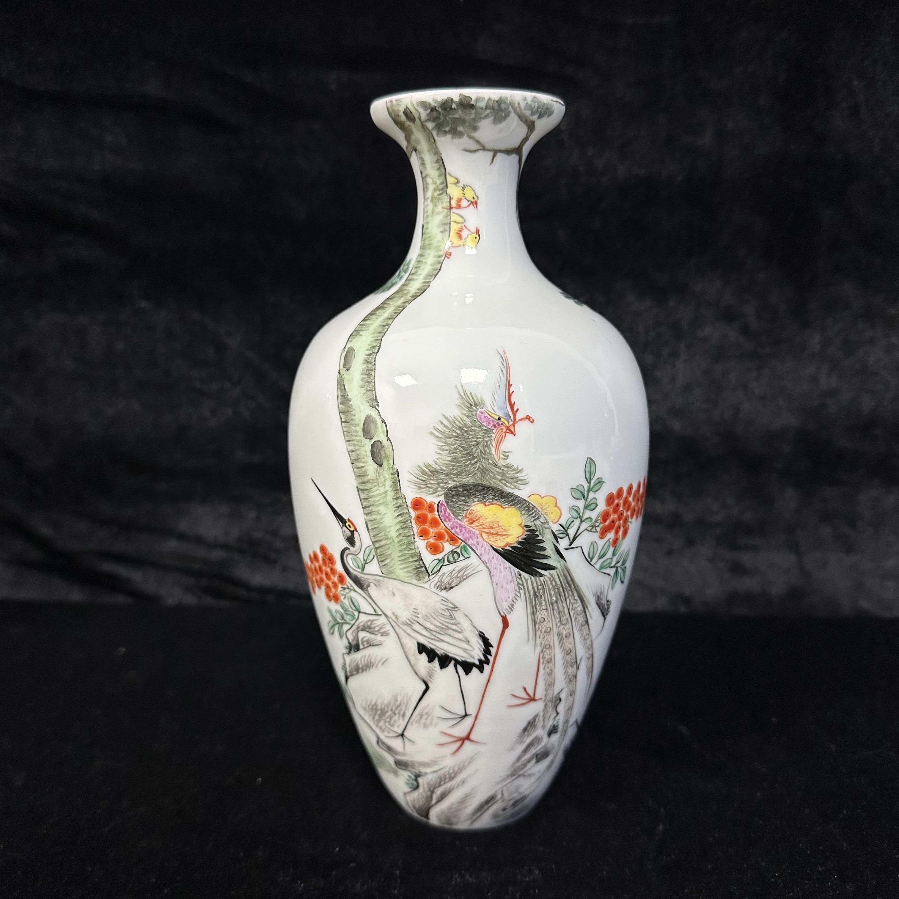 粉彩五伦图观音瓶 高24cm