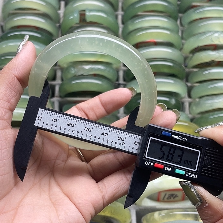 蛇纹石玉未镶嵌手镯188