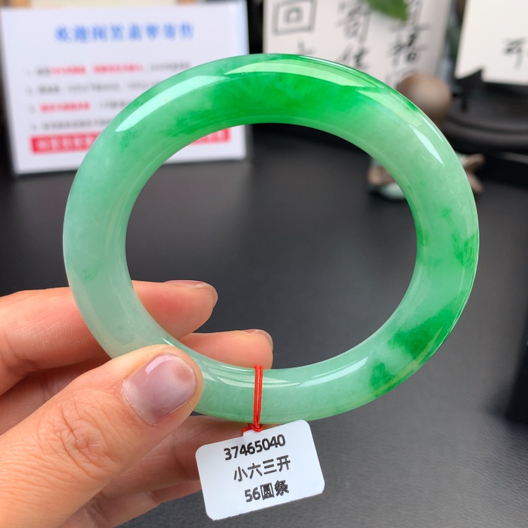 翡翠未镶嵌手镯糯冰满色阳绿【后台询价】