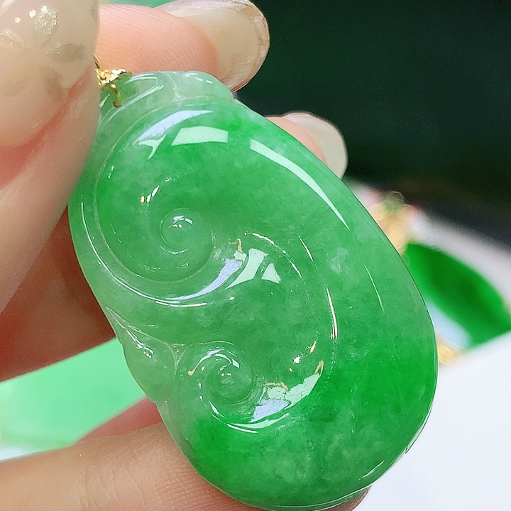 翡翠未镶嵌颈饰多样性发其一