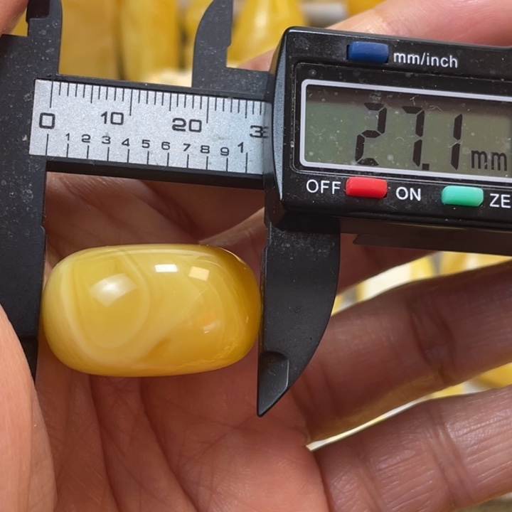 蜜蜡未镶嵌裸石75