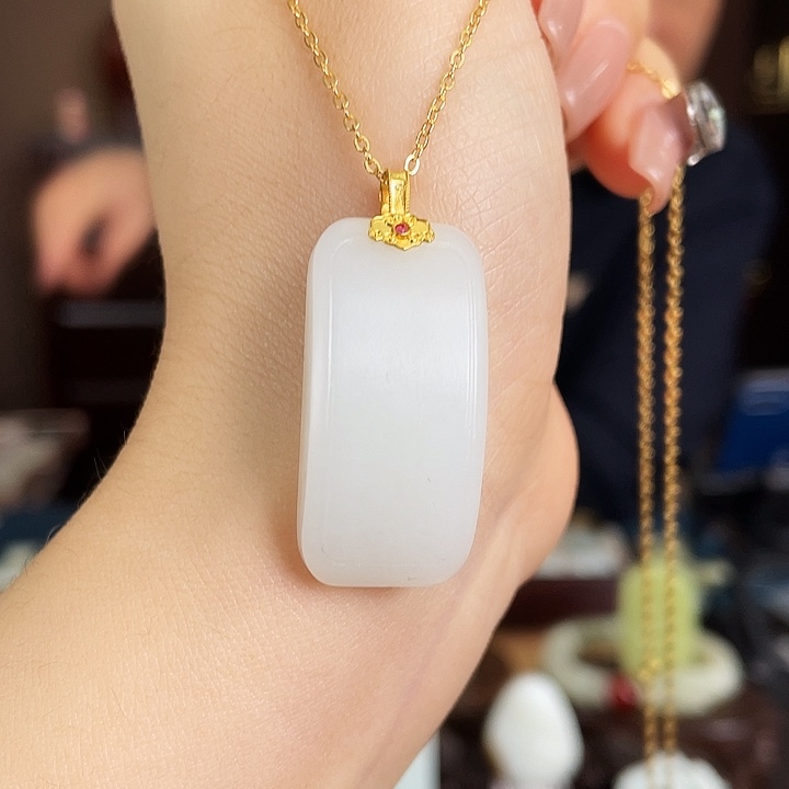 和田玉18K金镶嵌颈饰定制发货