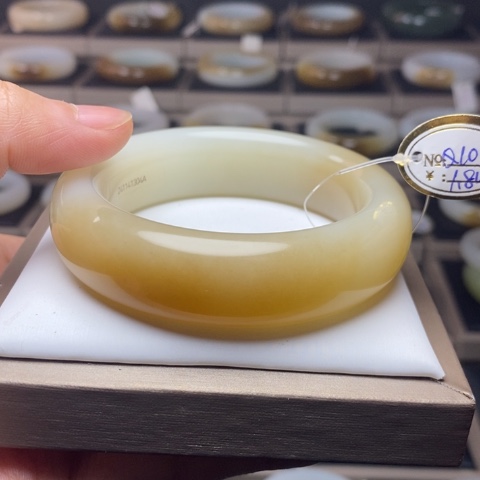 和田玉（糖玉）手镯未镶嵌