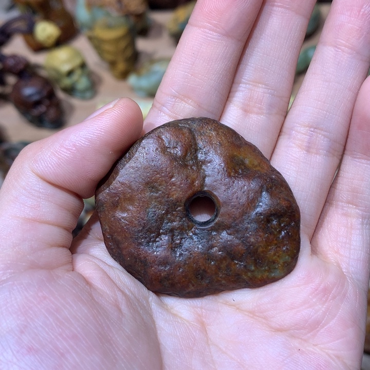 未镶嵌岫岩河磨玉（透闪石质玉）挂件