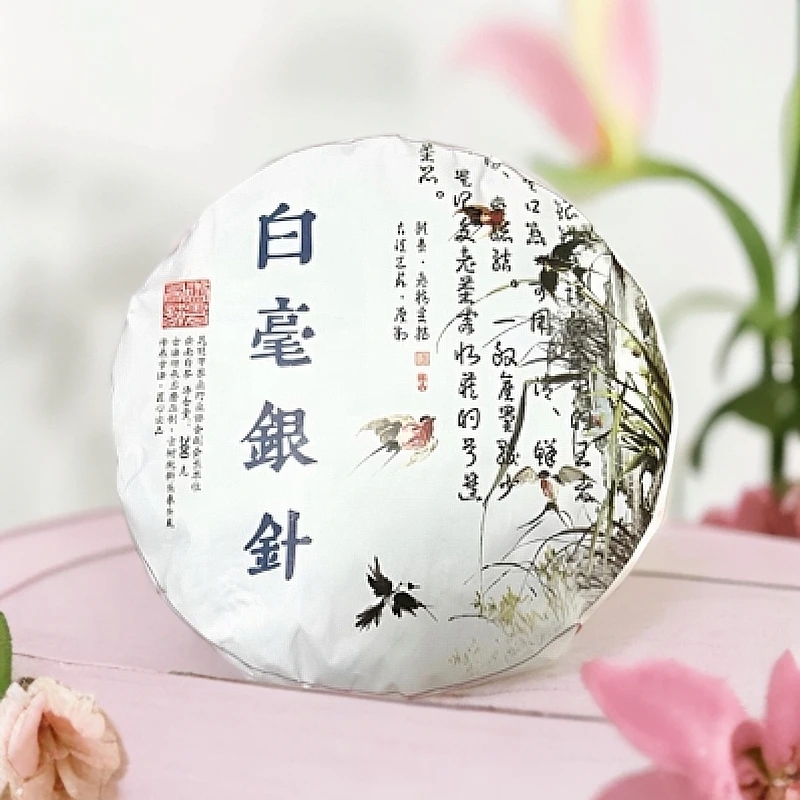 白豪银针茶饼蜜香蜜甜兰花香气十足云南大叶种白茶
