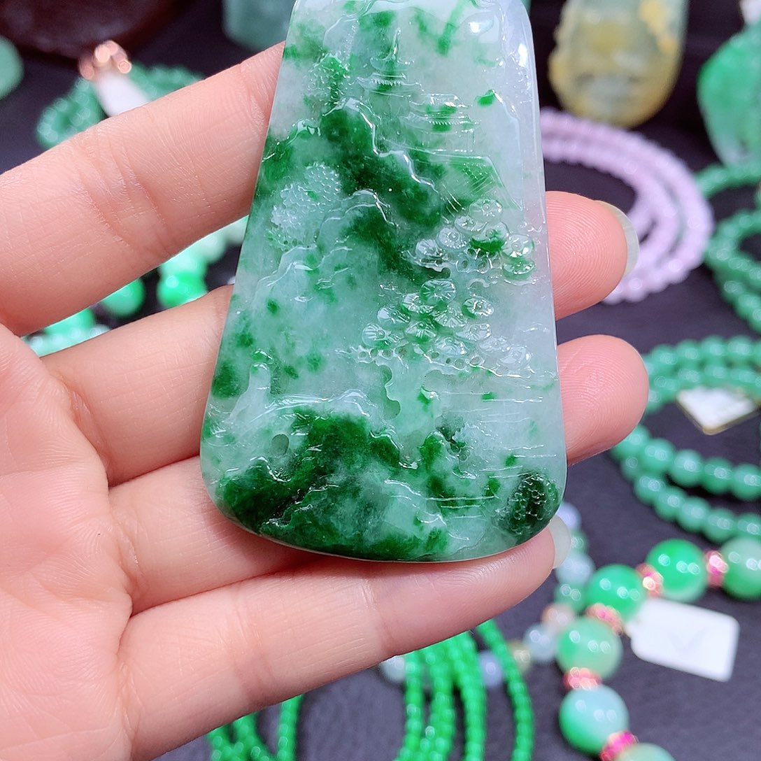 翡翠颈饰未镶嵌翡翠吊坠