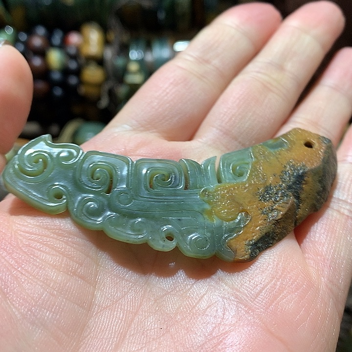 未镶嵌岫岩河磨玉（透闪石质玉）车挂麒*