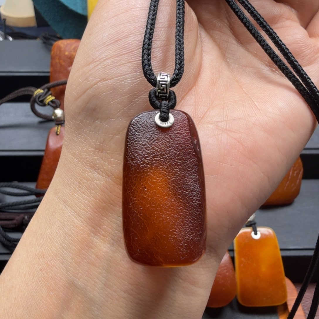 未镶嵌吊坠(赠链)琥珀