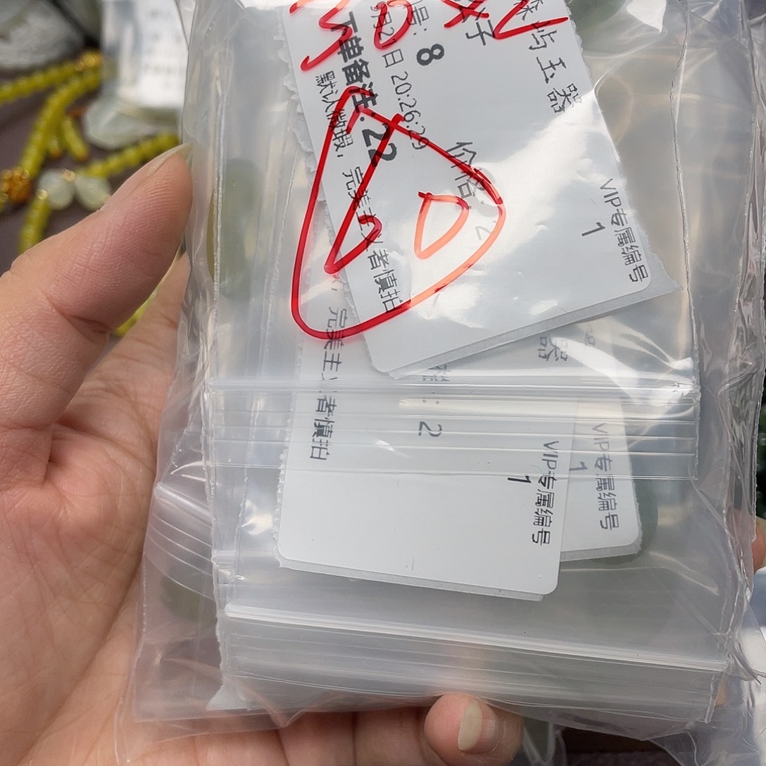 婧***子未镶嵌岫玉原石无孔