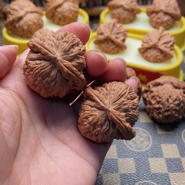 文玩核桃把件40白狮子