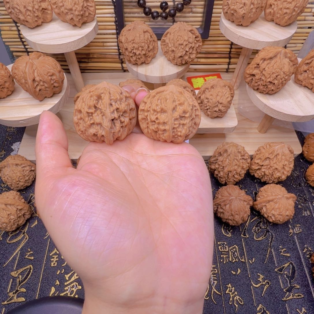 桃核把件灯笼37.5手把件