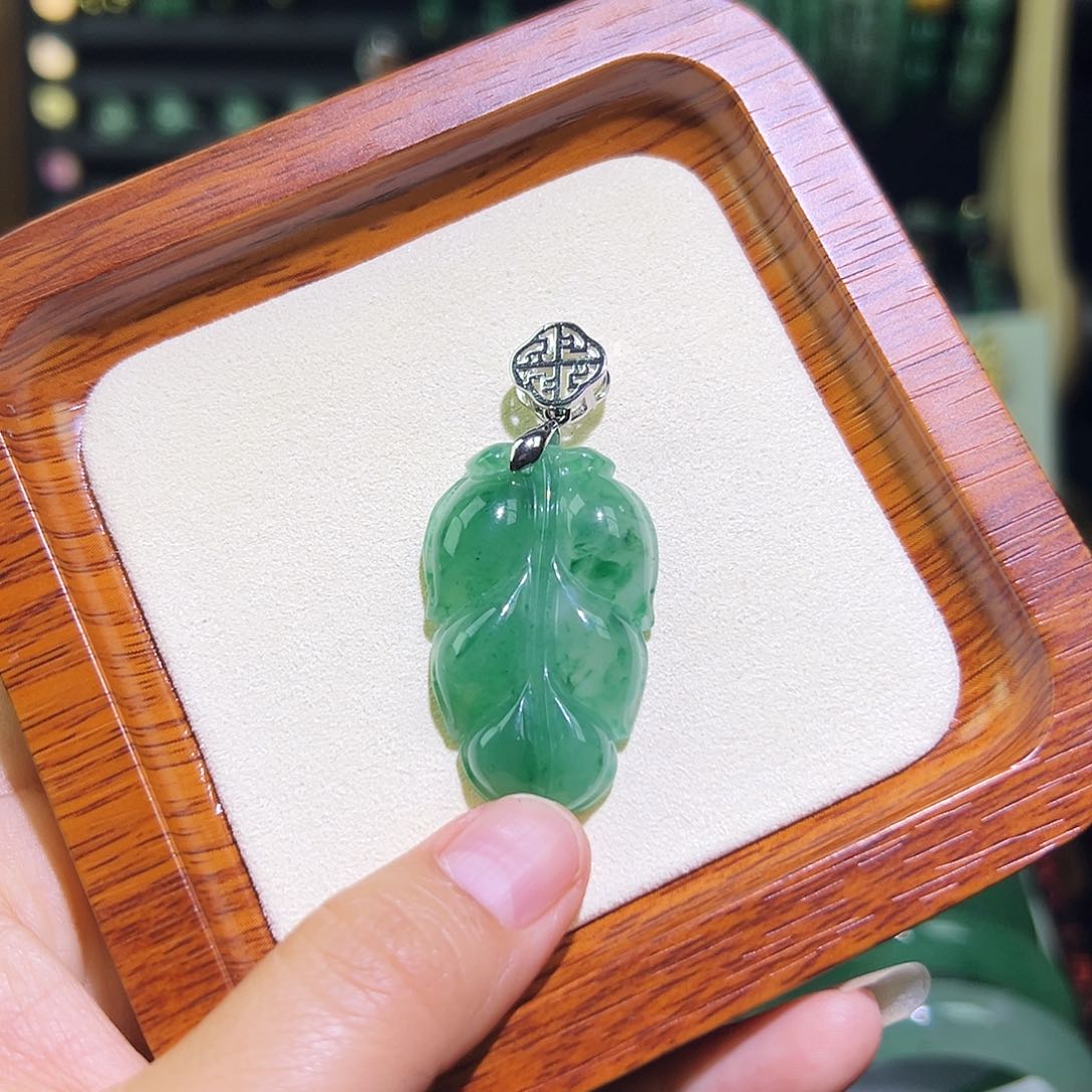 石英质玉未镶嵌颈饰