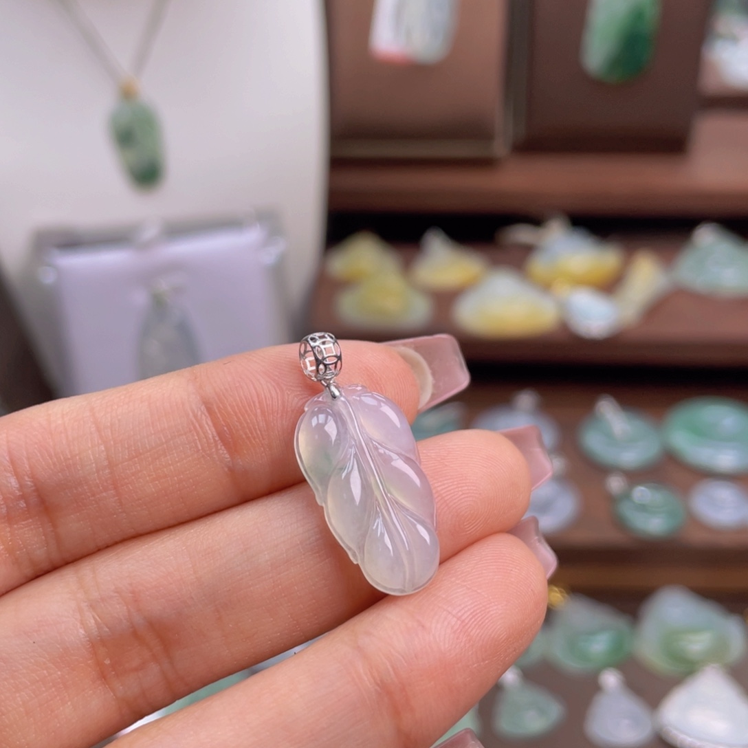 翡翠未镶嵌颈饰22×12.3×3.6mm