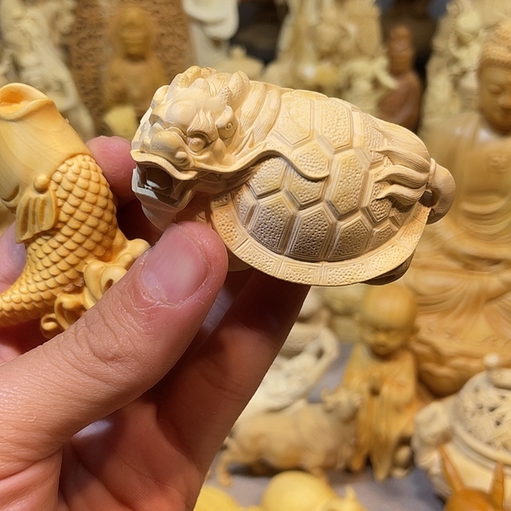 黄杨木瑕疵龙龟把件