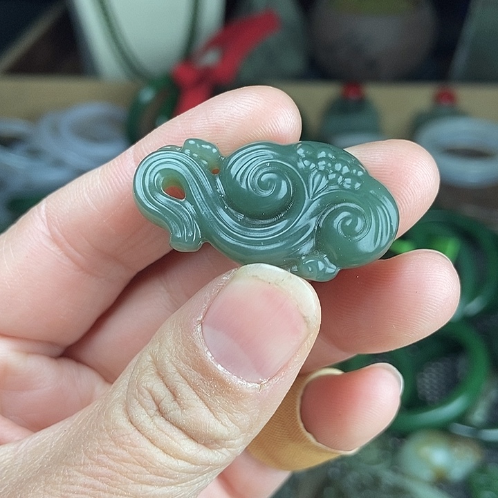 和田玉未镶嵌把件