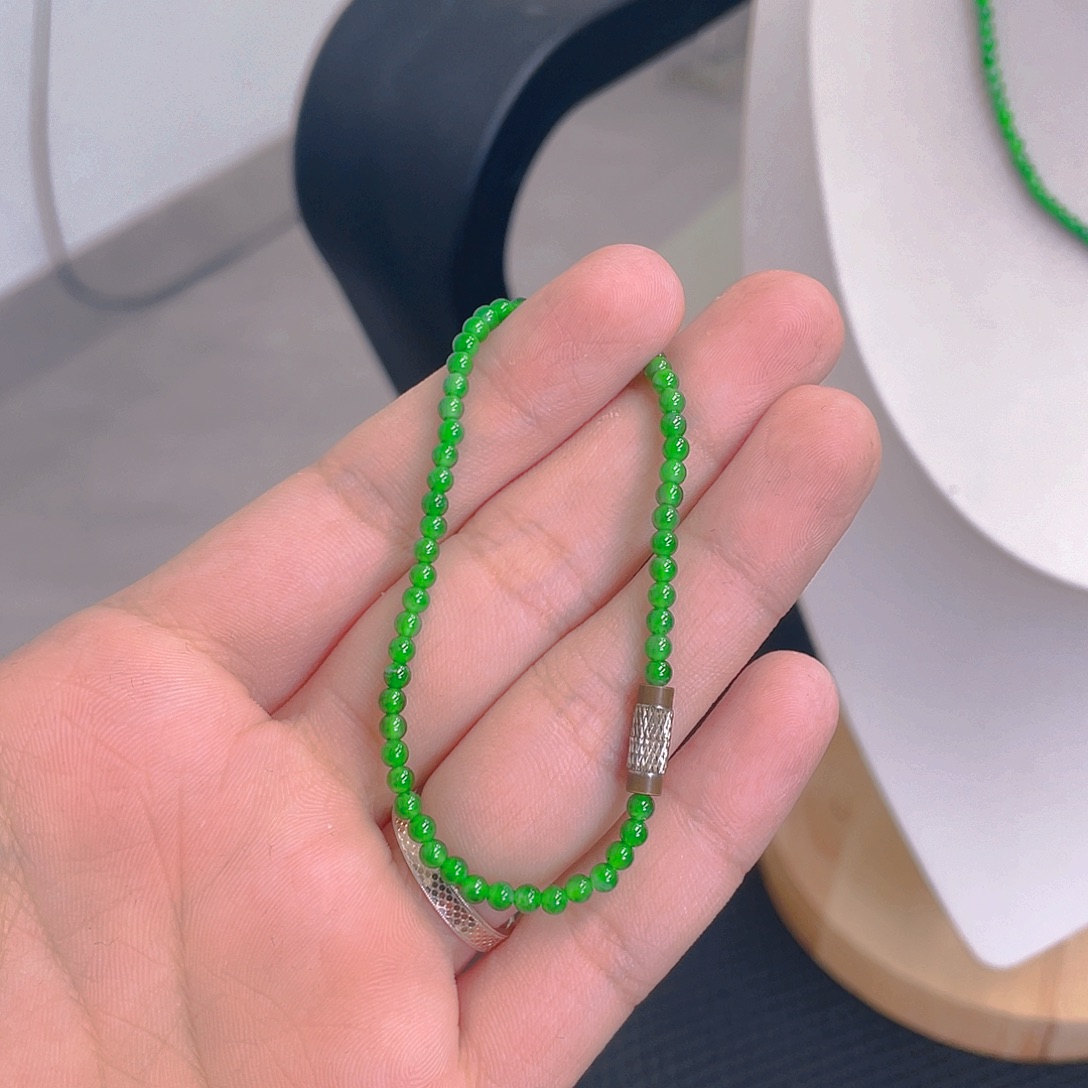 翡翠未镶嵌项链      