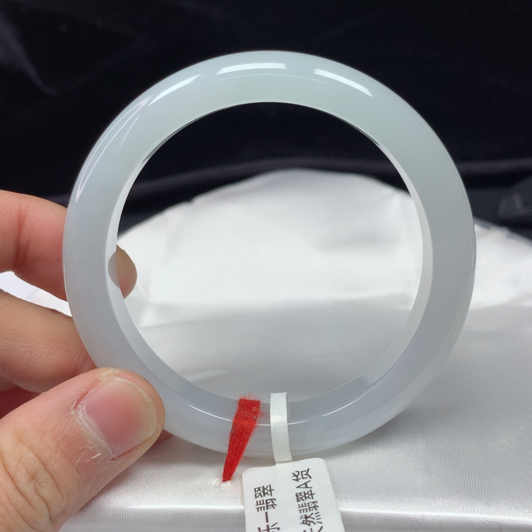 翡翠手镯（圆镯）未镶嵌55.9