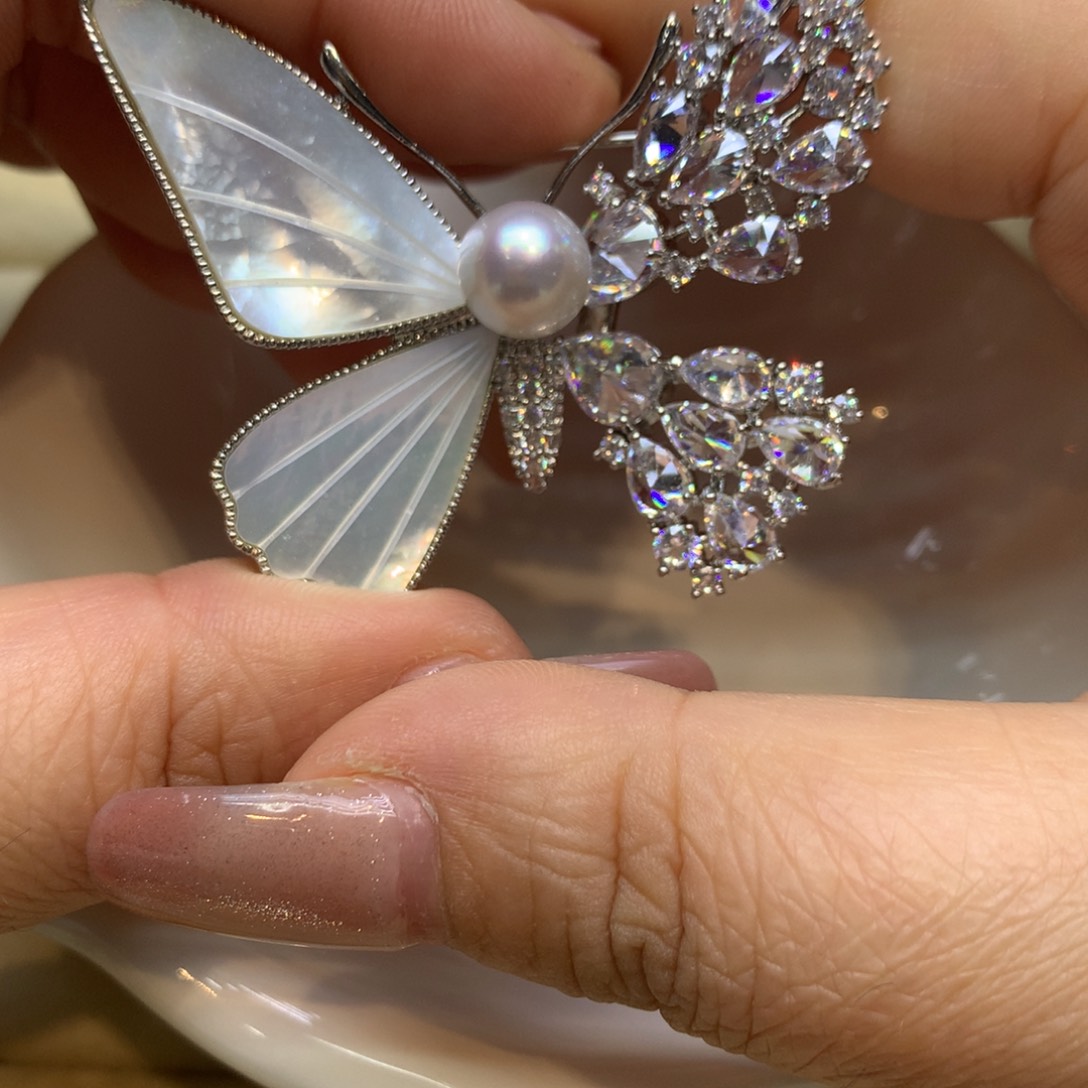 未镶嵌胸饰海水珍珠