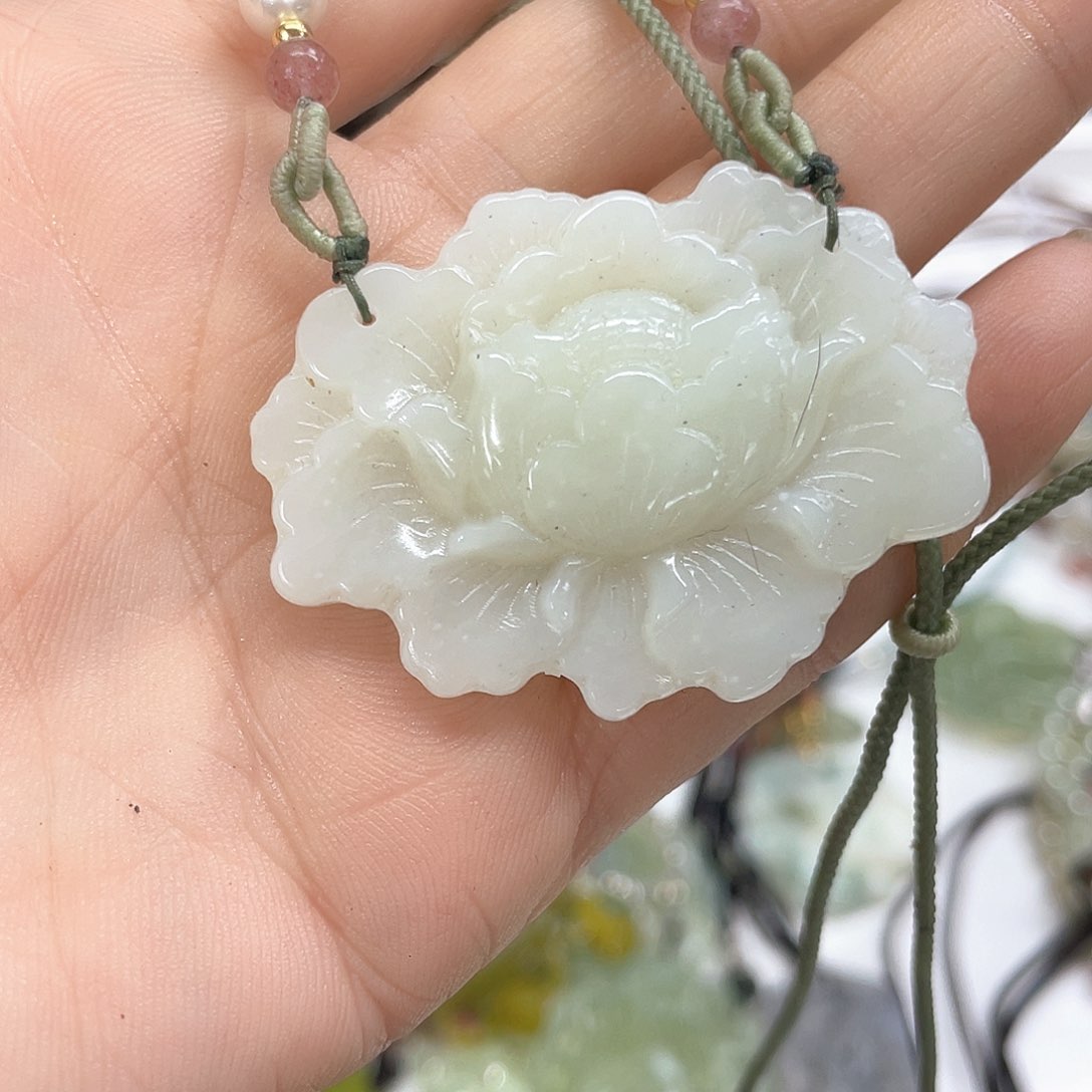 蛇纹石玉颈饰未镶嵌