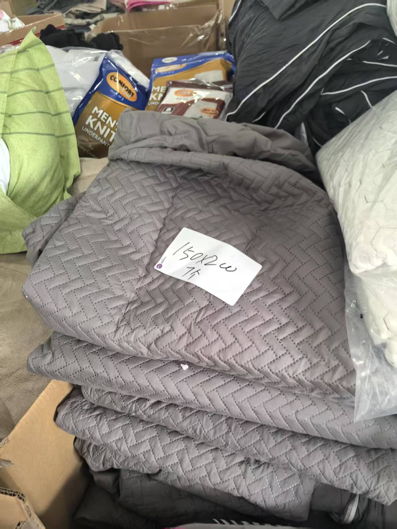 《兵哥外贸》3楼150×200灰色化纤夹丝绵床笠 发1张