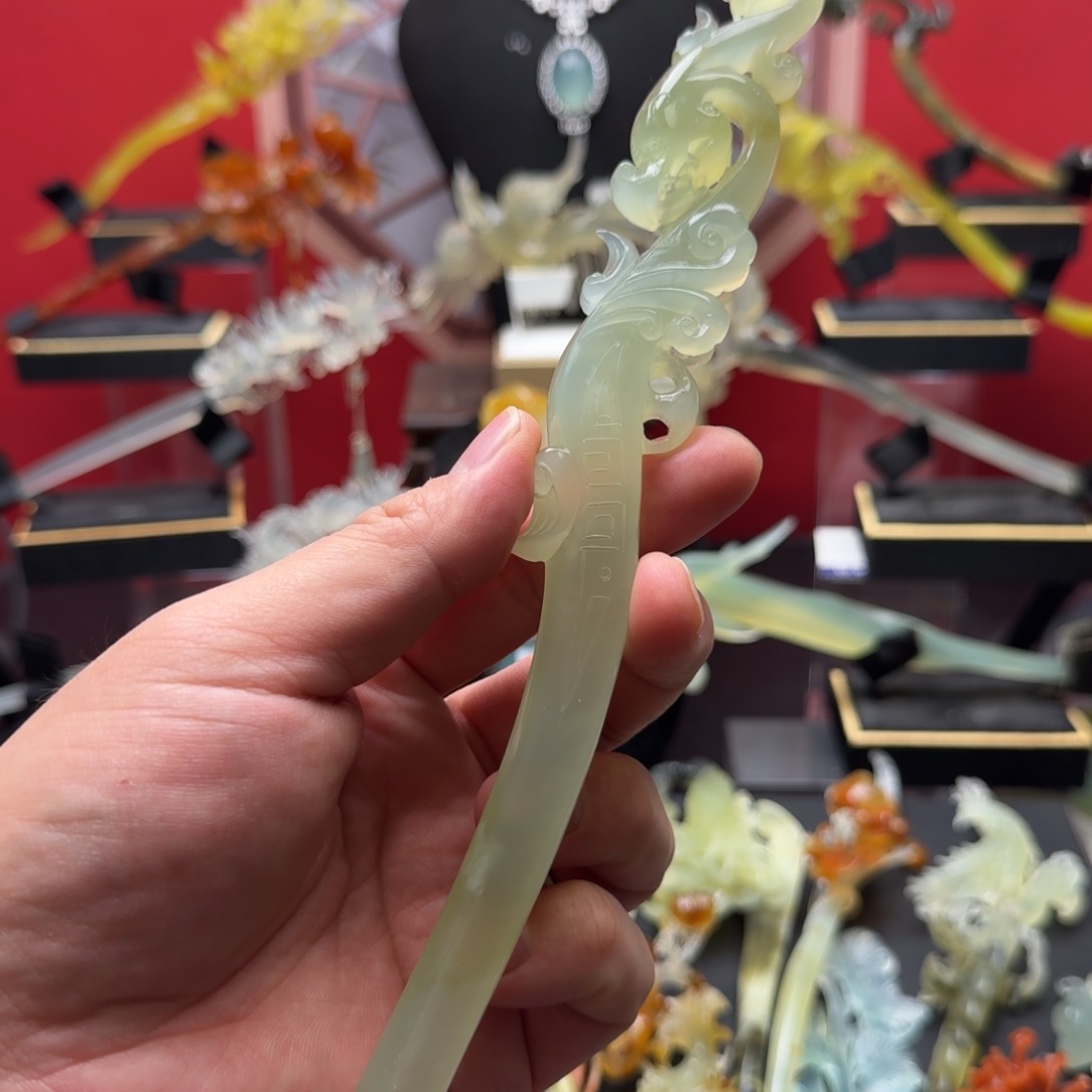 岫玉发饰未镶嵌ღ***。