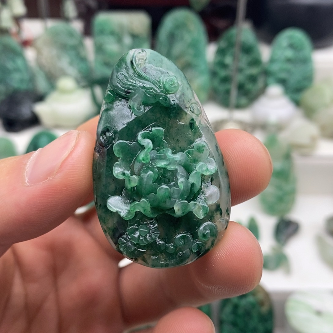 独山玉未镶嵌颈饰