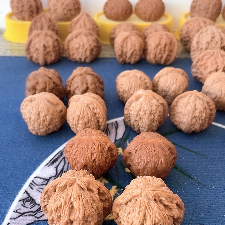 文玩核桃把件白狮子，41边，40肚，高40