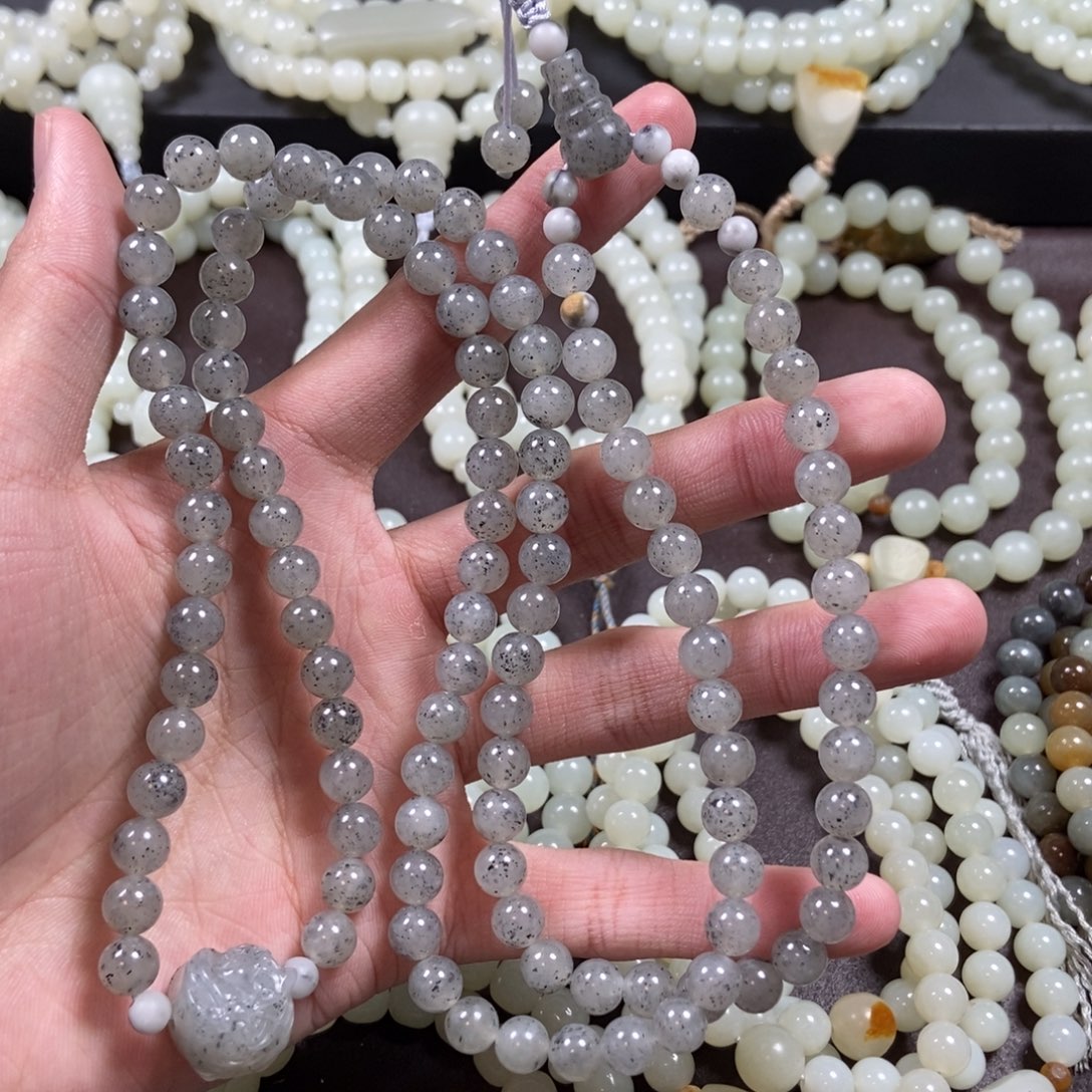 和田玉未镶嵌把件